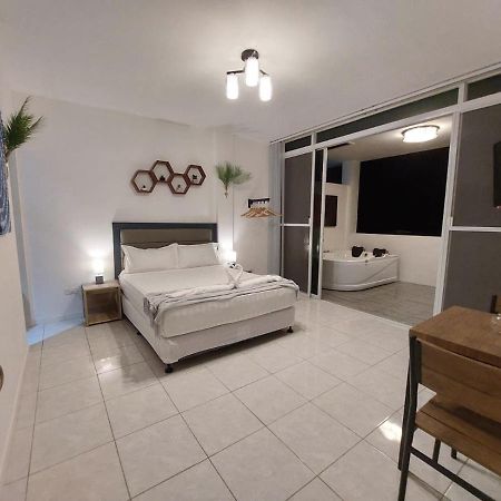 Bonsai Jacuzzi Suites Panglao Extérieur photo