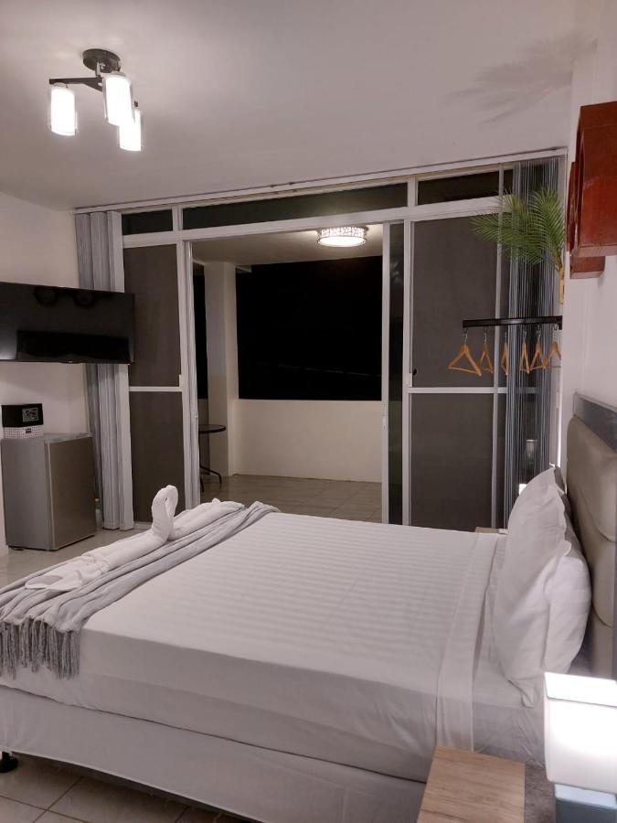 Bonsai Jacuzzi Suites Panglao Extérieur photo