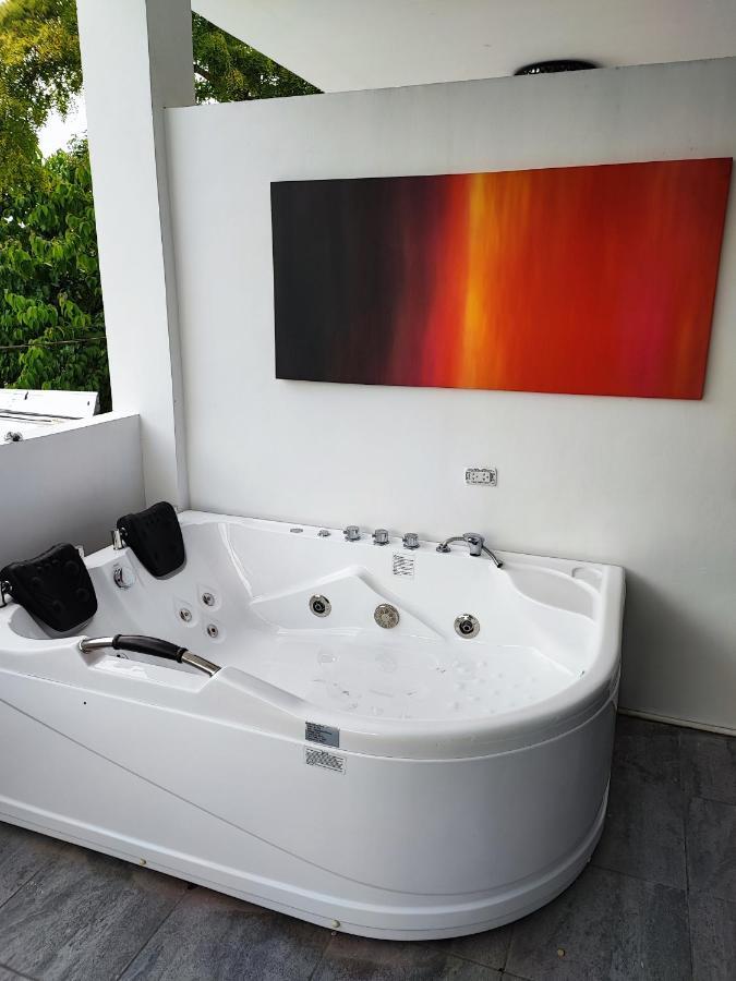 Bonsai Jacuzzi Suites Panglao Extérieur photo