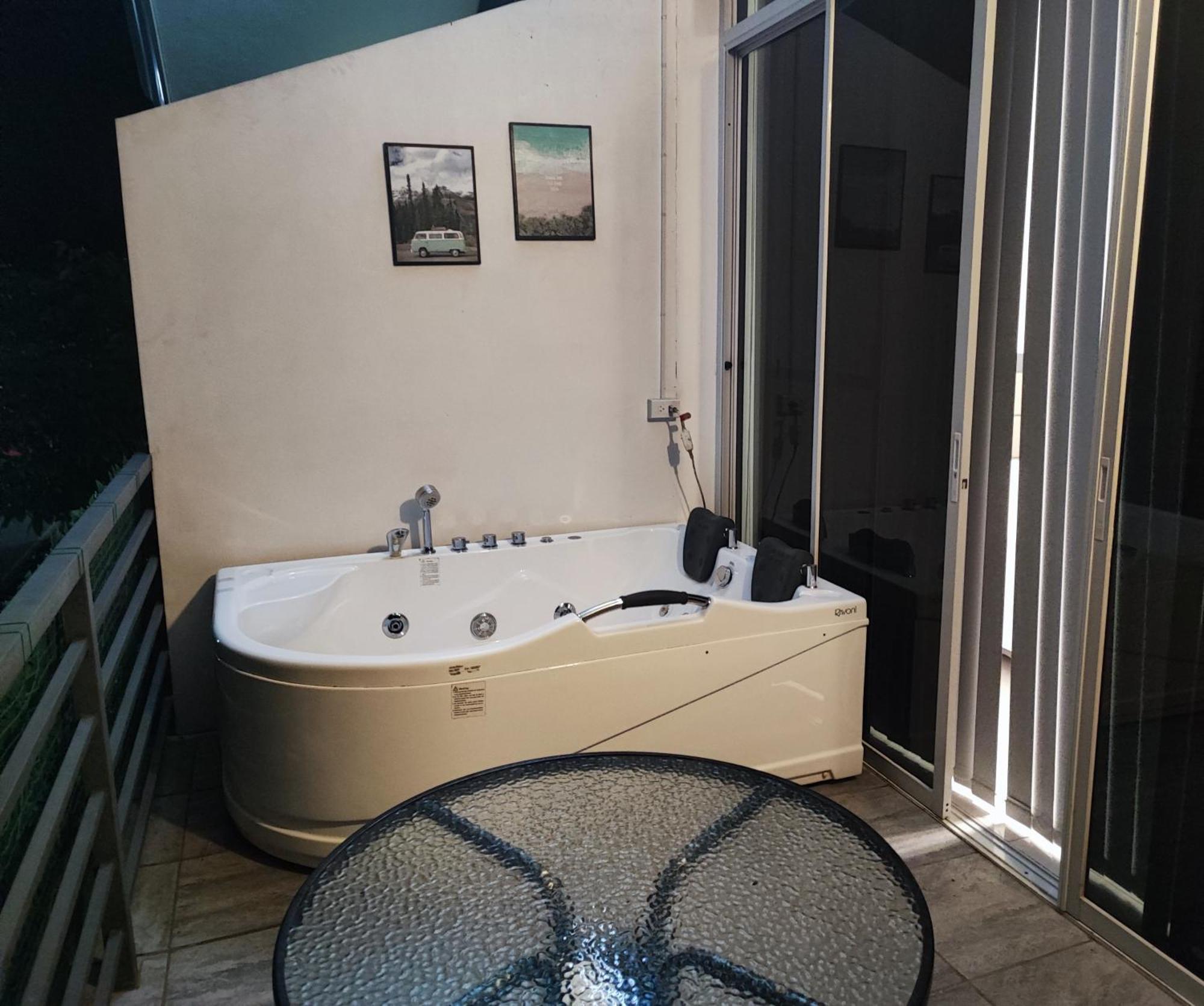 Bonsai Jacuzzi Suites Panglao Extérieur photo