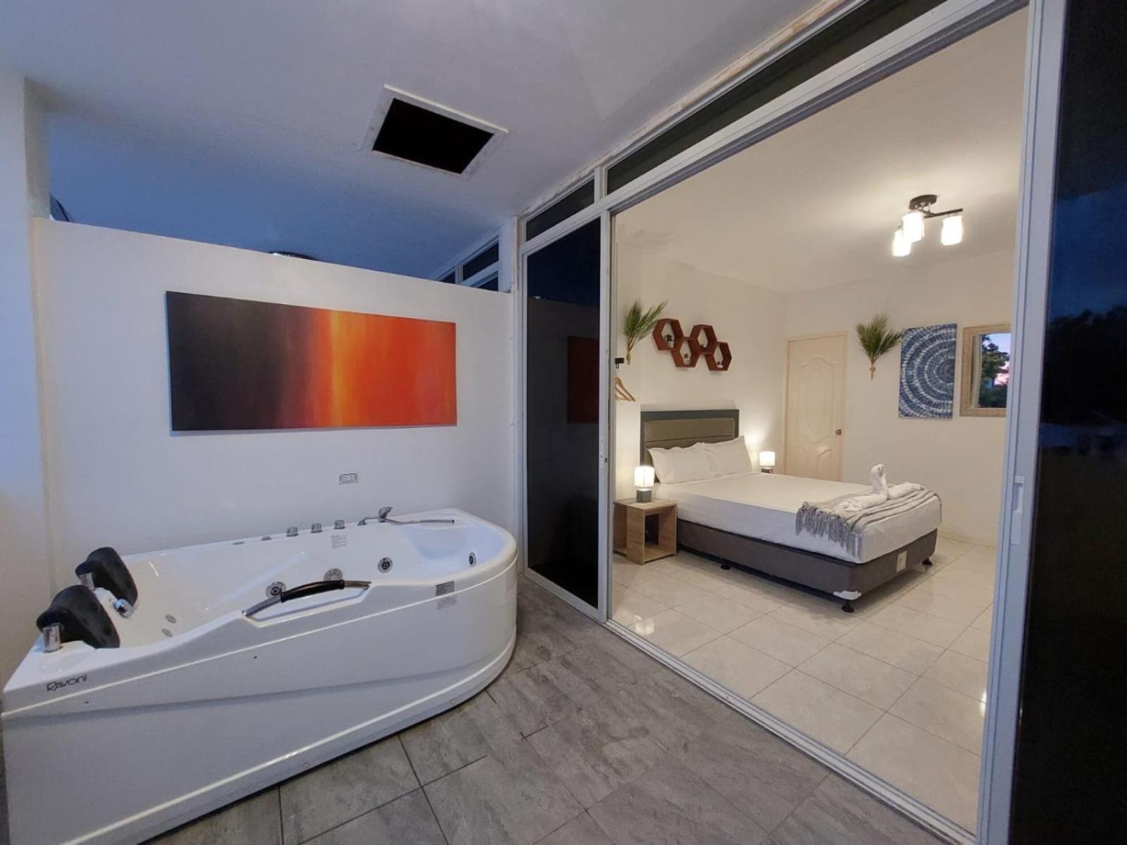 Bonsai Jacuzzi Suites Panglao Extérieur photo