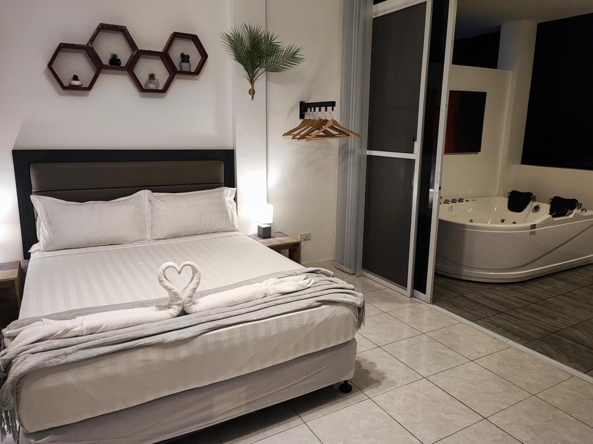 Bonsai Jacuzzi Suites Panglao Extérieur photo