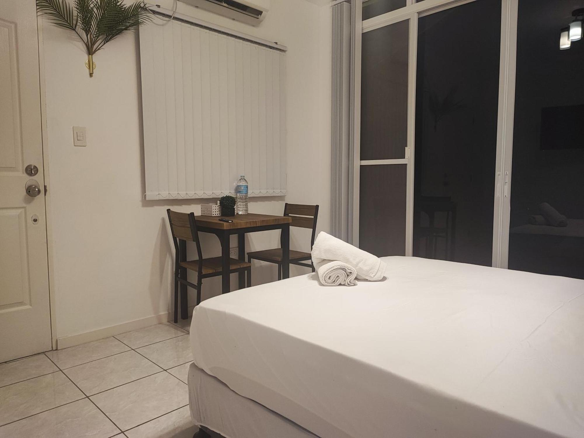 Bonsai Jacuzzi Suites Panglao Extérieur photo